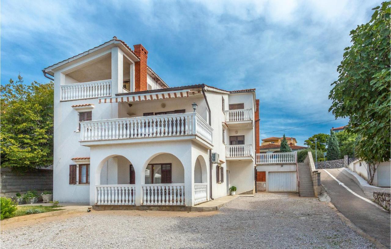 2 Bedroom Cozy Apartment In Omišalj Exterior foto